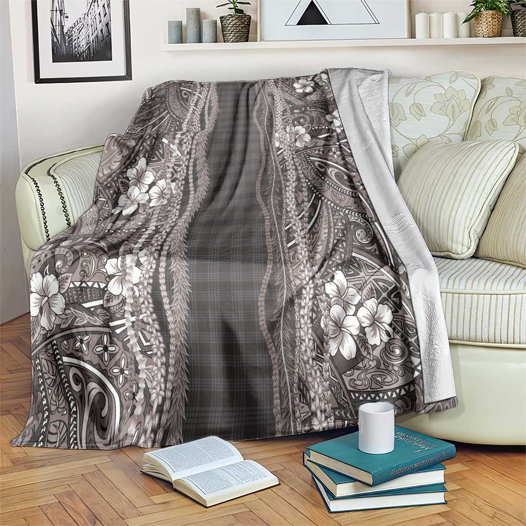 Hawaiian Art Flower Tribal with Lei Blanket Palaka Pattern Grayscale - Polynesian Pride