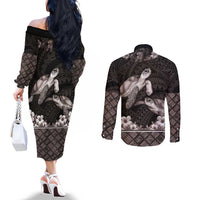 Hawaiian Lei Turtle and Plumeria Couples Matching Off The Shoulder Long Sleeve Dress and Long Sleeve Button Shirt Polynerian Art Tattoo-Grayscale Mode LT03 - Polynesian Pride