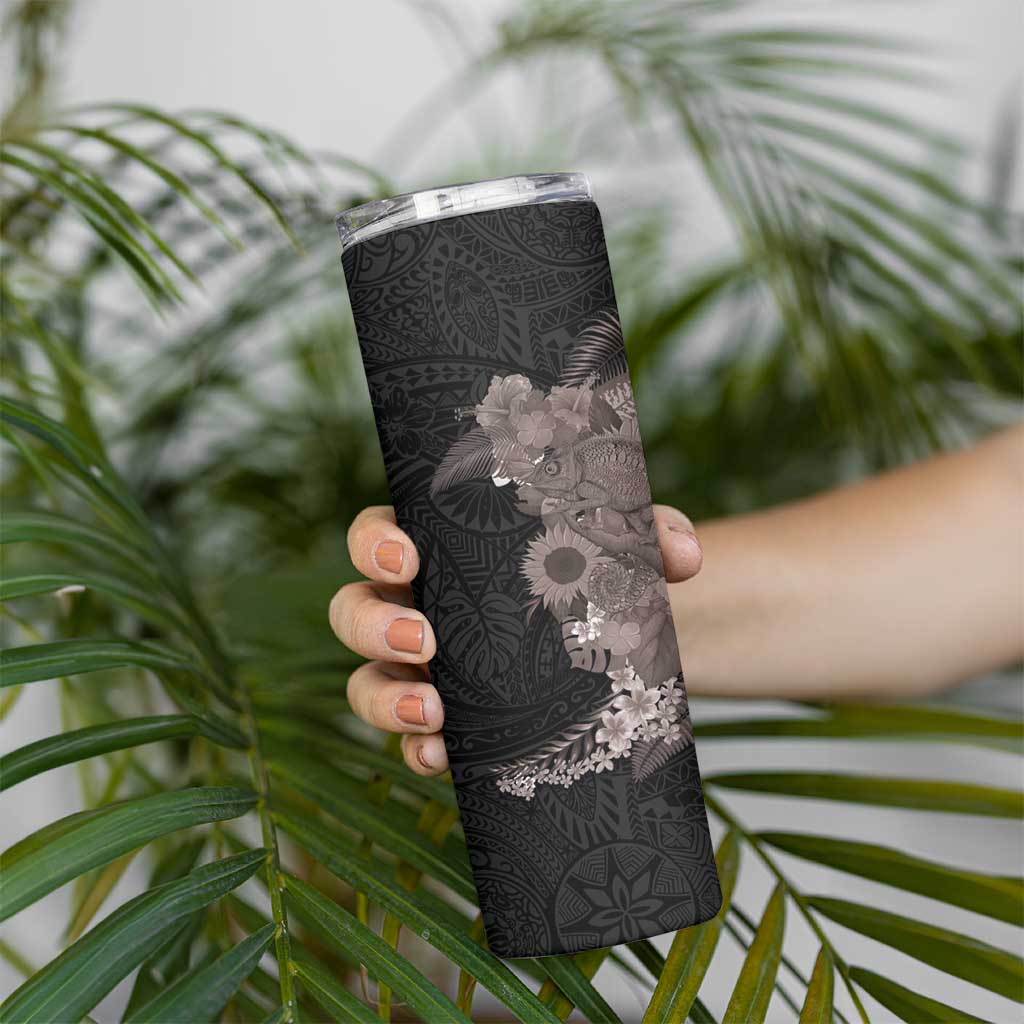 Hawaiian Tropical Plants and Chameleon Skinny Tumbler Polynesian Art Grayscale - Polynesian Pride