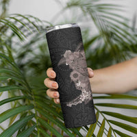 Hawaiian Tropical Plants and Chameleon Skinny Tumbler Polynesian Art Grayscale - Polynesian Pride