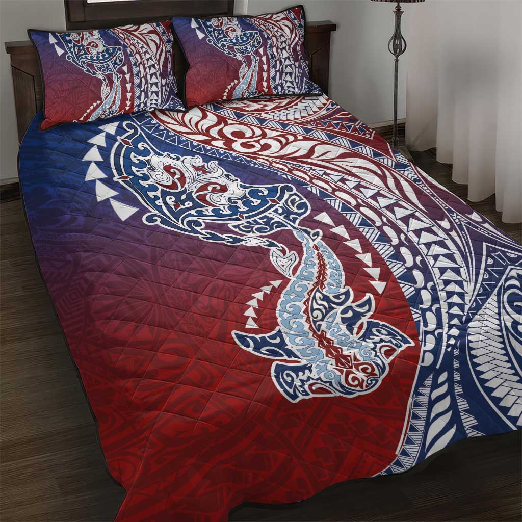 Hawaiian Manta Ray and Hammerhead Shark Tribal Tattoo Quilt Bed Set with Polynesian Tribal Pattern Hawaii Flag Color