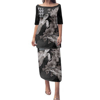 Hawaiian Turtle Love Couple Family Matching Puletasi and Hawaiian Shirt - Sweet Hibiscus and Kakau Pattern Grayscale Color LT03 Mom's Dress Black - Polynesian Pride