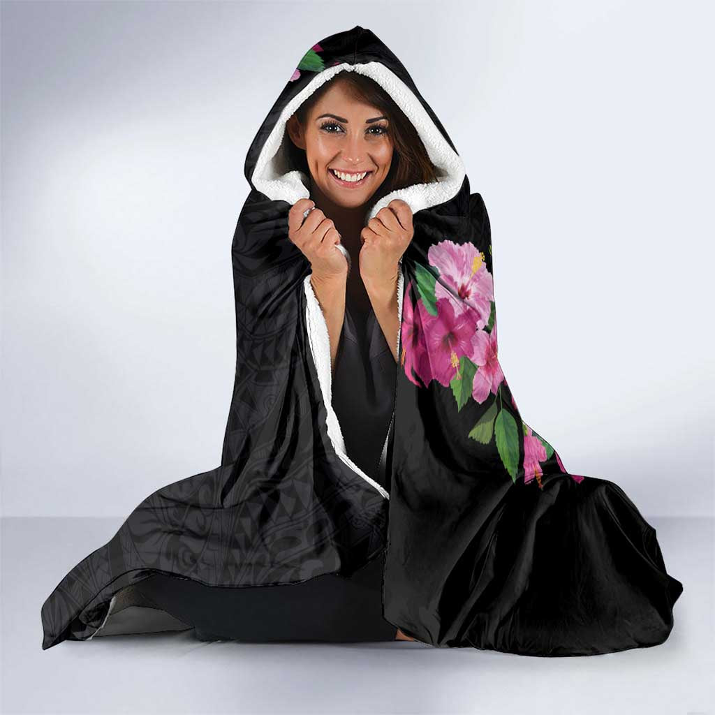 Hawaiian Hibiscus and Art Polynesian Tattoo Hooded Blanket Black Color