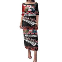 New Zealand Meri Kirihimete Family Matching Puletasi and Hawaiian Shirt Christmas Tui Bird and Kea Bird - Haka Santa with Maori Koru Art Pattern LT03 Mom's Dress Black - Polynesian Pride