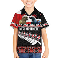 New Zealand Meri Kirihimete Family Matching Summer Maxi Dress and Hawaiian Shirt Christmas Tui Bird and Kea Bird - Haka Santa with Maori Koru Art Pattern LT03 Son's Shirt Black - Polynesian Pride