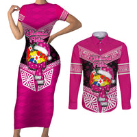 Tonga Christmas Couples Matching Short Sleeve Bodycon Dress and Long Sleeve Button Shirts Tongan Coat of Arms Santa With Ngatu Pattern Christmas Pink Style LT03 Pink - Polynesian Pride