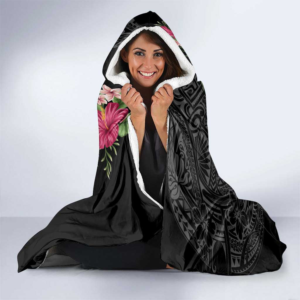 Hawaiian Tropical Flowers and Tribal Turtles Hooded Blanket Polynesian Art Motifs Black Color - Polynesian Pride