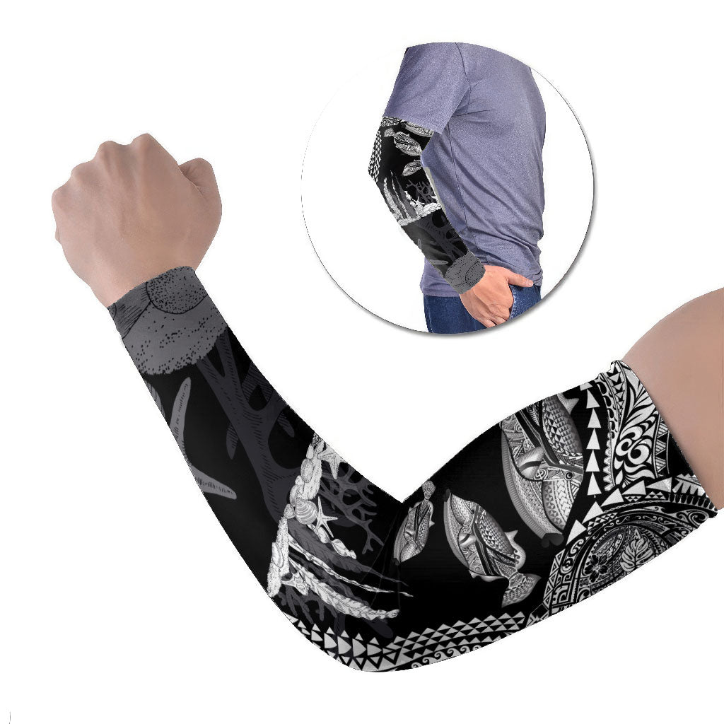 Hawaiian Reef Triggerfish Arm Sleeves Polynesian Art with Tribal Humuhumunukunukuapua'a LT03 Set of 2 Black - Polynesian Pride
