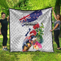 New Zealand Christmas Quilt Meri Kirihimete-Tuatara and Pohutukawa White Color