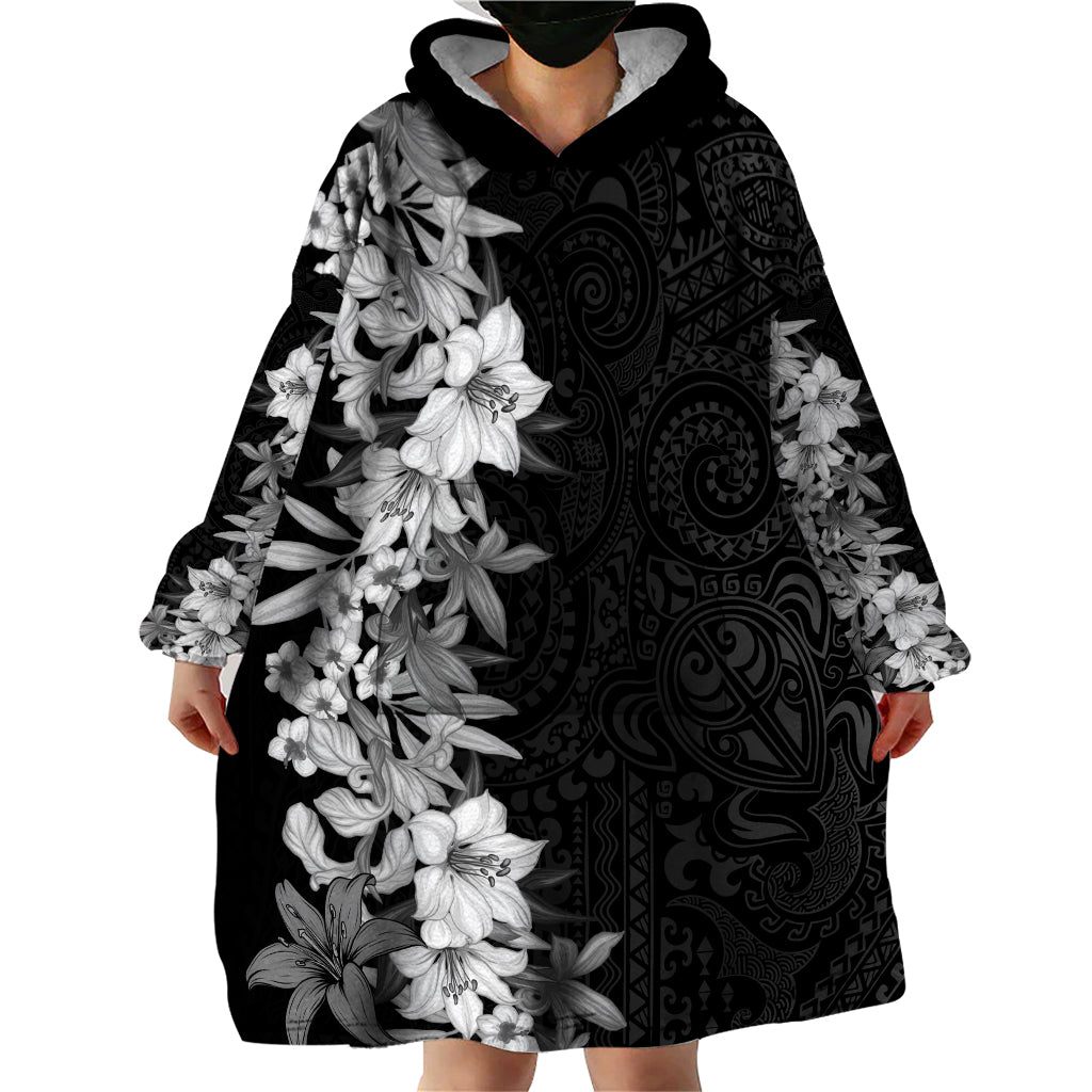Hawaii Tropical Leaves and Flowers Wearable Blanket Hoodie Tribal Polynesian Pattern Black White Style LT03 - Polynesian Pride