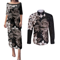 Hawaiian Lei Day Couples Matching Puletasi and Long Sleeve Button Shirt Plumeria and Turtle with Polynesian Tribal Pattern Grayscale Color LT03 Black - Polynesian Pride
