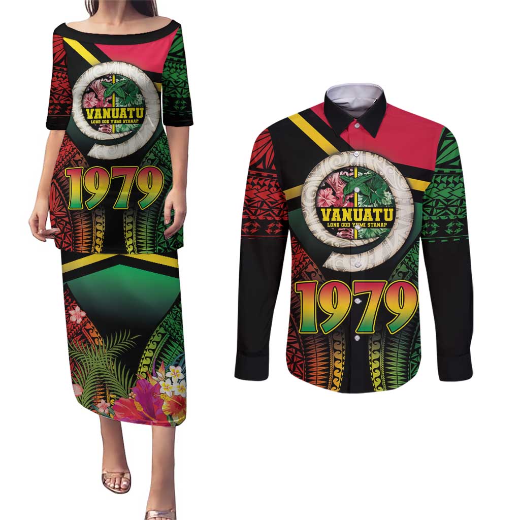 Vanuatu Constitution Day Couples Matching Puletasi and Long Sleeve Button Shirt Polynesian Tattoo and Pig Tusk Since 1979 LT03 Black - Polynesian Pride