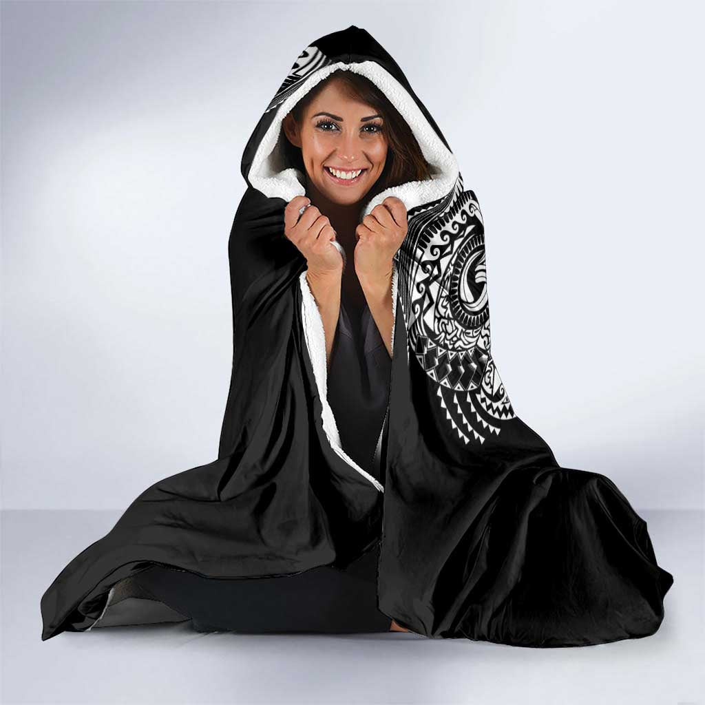 Polynesian Art Traditional Tattoo Hooded Blanket Simple Style