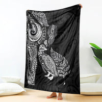 Aotearoa Moko Tribal Tattoo Blanket New Zealand Maori Penguin and Fantail Black Color