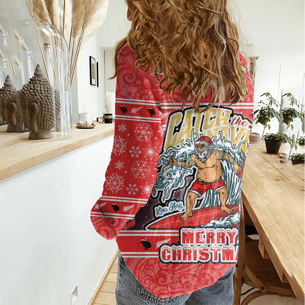 New Zealand Christmas Women Casual Shirt Santa Catch The Wave Maori Pattern Retro Style LT03 - Polynesian Pride