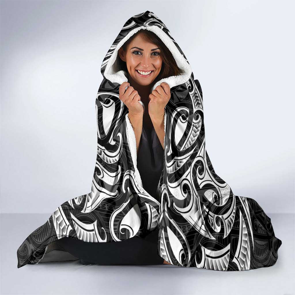 New Zealand Aotearoa Hooded Blanket Maori Manta Ray Moko Black - Polynesian Pride