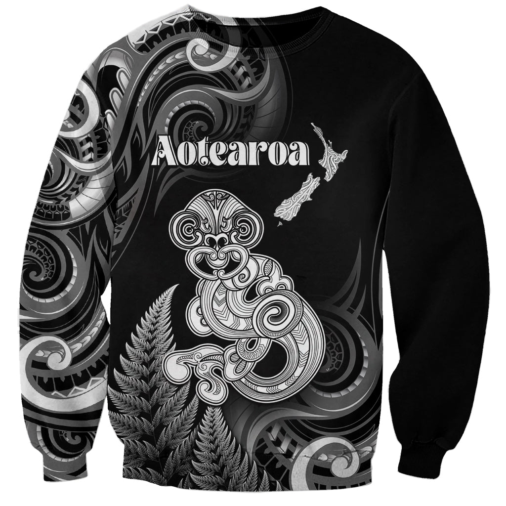 Personalised New Zealand Maori Taniwha Sweatshirt Silver Fern Black Version LT05 Unisex Black - Polynesian Pride