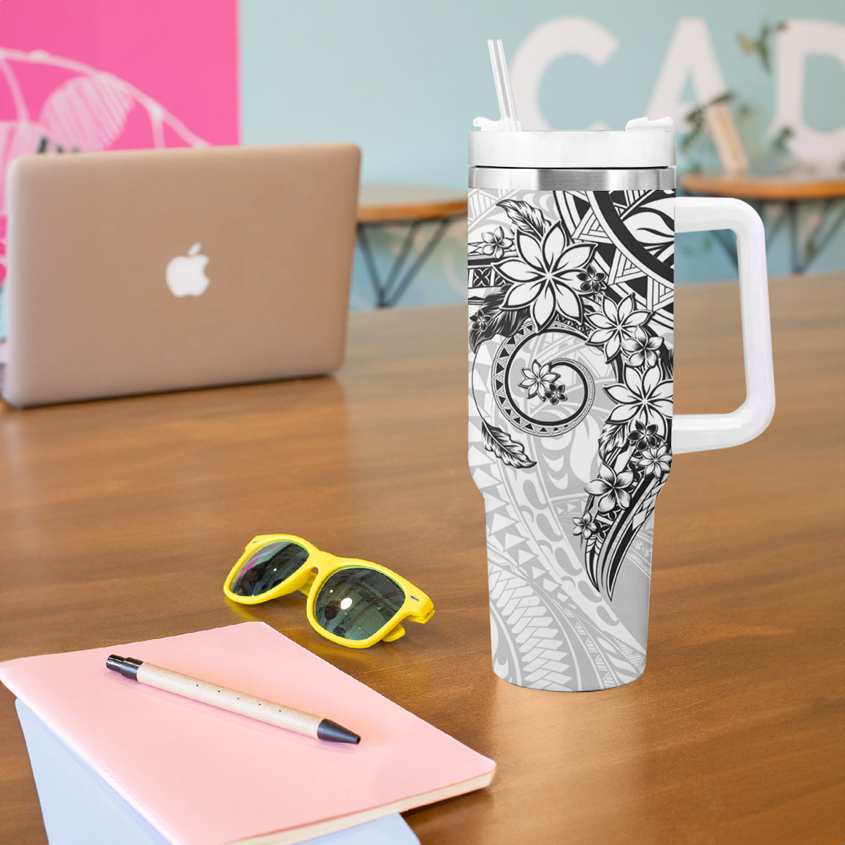White Polynesian Pattern With Plumeria Flowers Tumbler With Handle