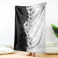 Hawaii Hibiscus Flowers Blanket Grayscale Polynesian Pattern