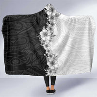 Hawaii Hibiscus Flowers Hooded Blanket Grayscale Polynesian Pattern