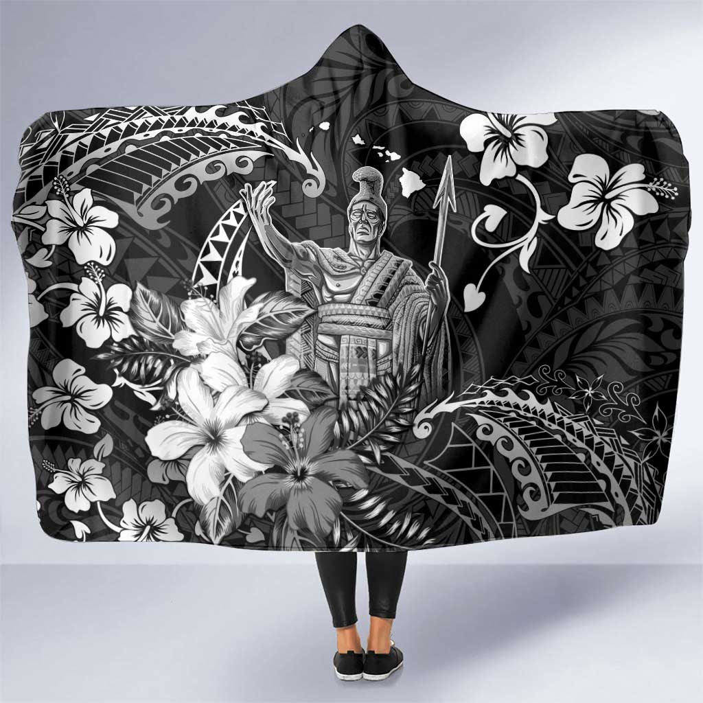 Hawaii King Kamehameha Day Hooded Blanket Polynesian Pattern Mix Hibiscus Black