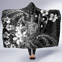Hawaii King Kamehameha Day Hooded Blanket Polynesian Pattern Mix Hibiscus Black