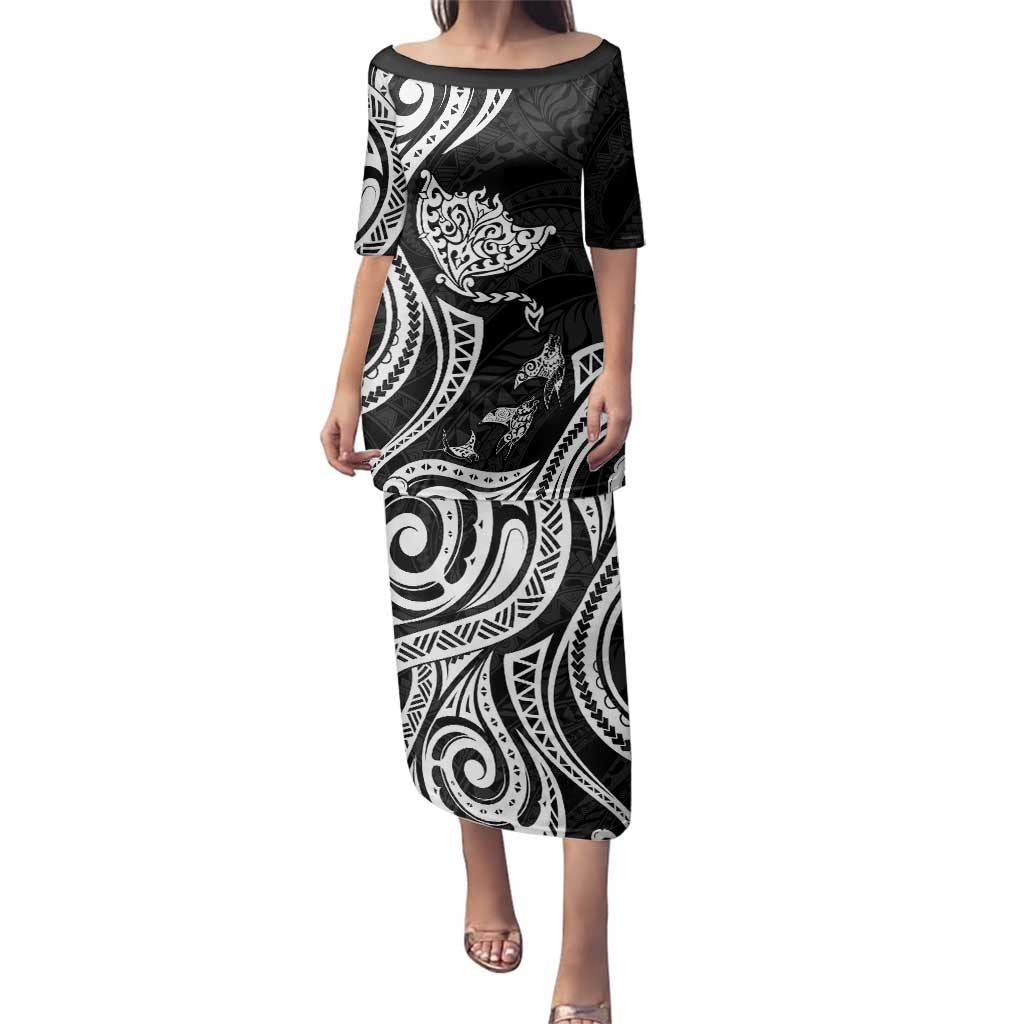Hawaii Manta Ray Family Matching Puletasi and Hawaiian Shirt Polynesian Art Tattoo LT05 Mom's Dress Black - Polynesian Pride