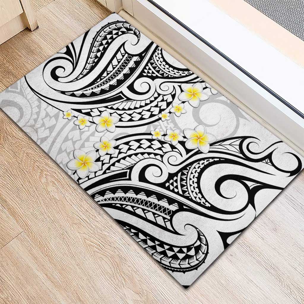Plumeria With White Polynesian Tattoo Pattern Rubber Doormat