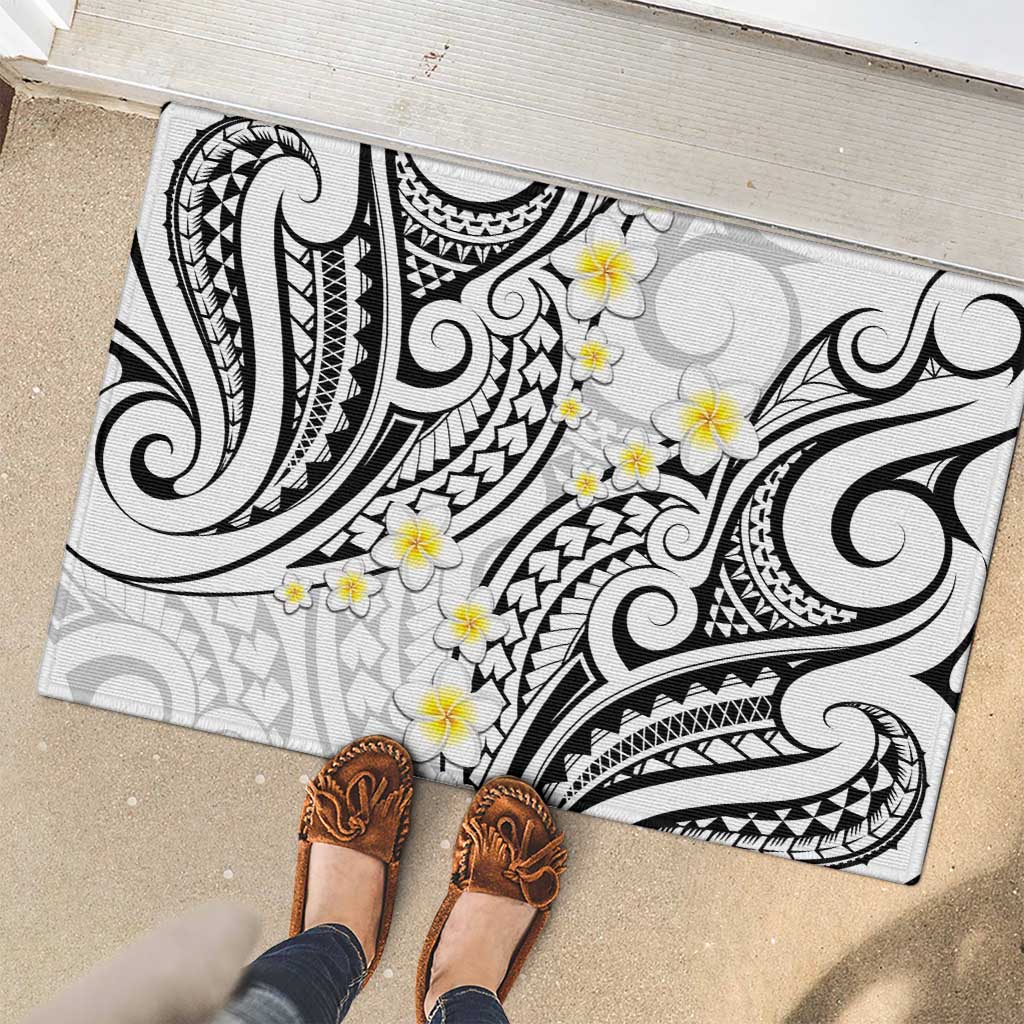 Plumeria With White Polynesian Tattoo Pattern Rubber Doormat