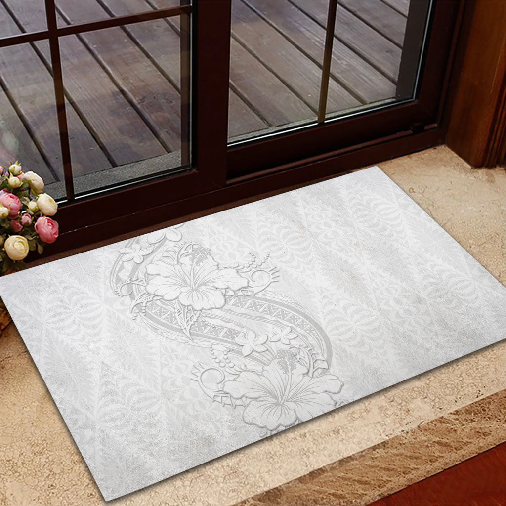 Tokelau White Sunday Rubber Doormat Elegant Hibiscus Polynesian Tribal Pattern LT05 - Polynesian Pride