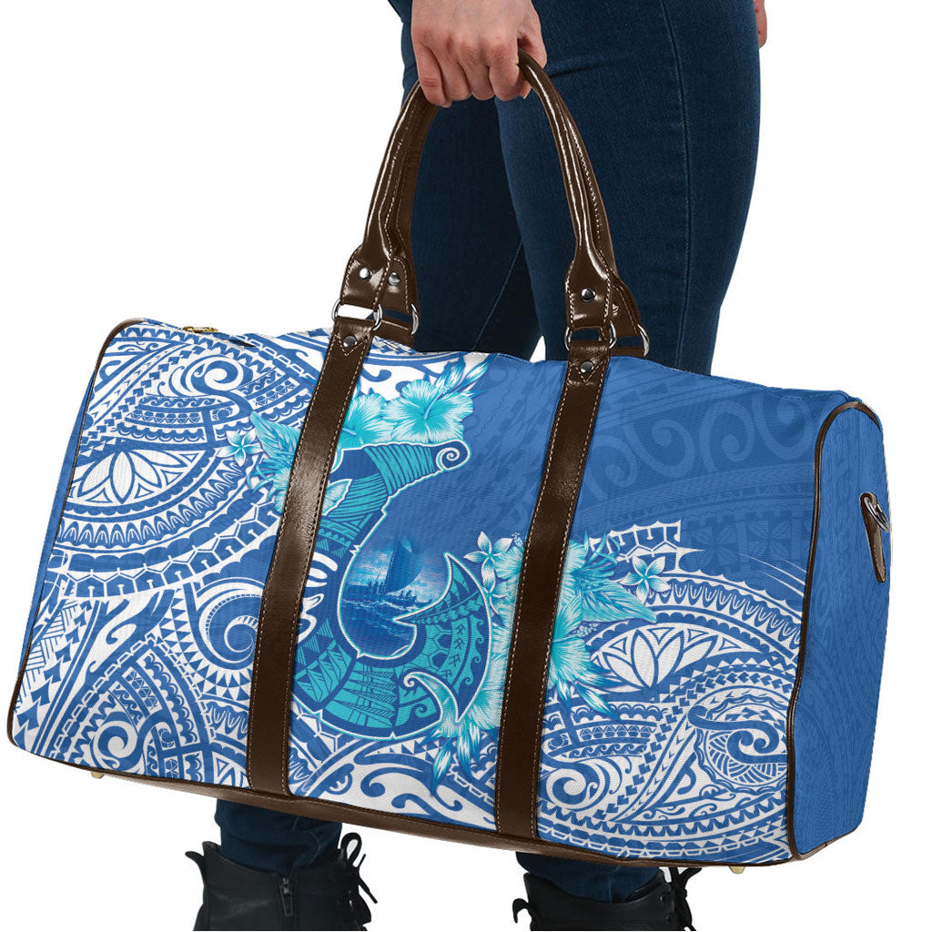 Hawaii Discoverers Day Travel Bag Polynesian Fish Hook With Hibiscus Blue