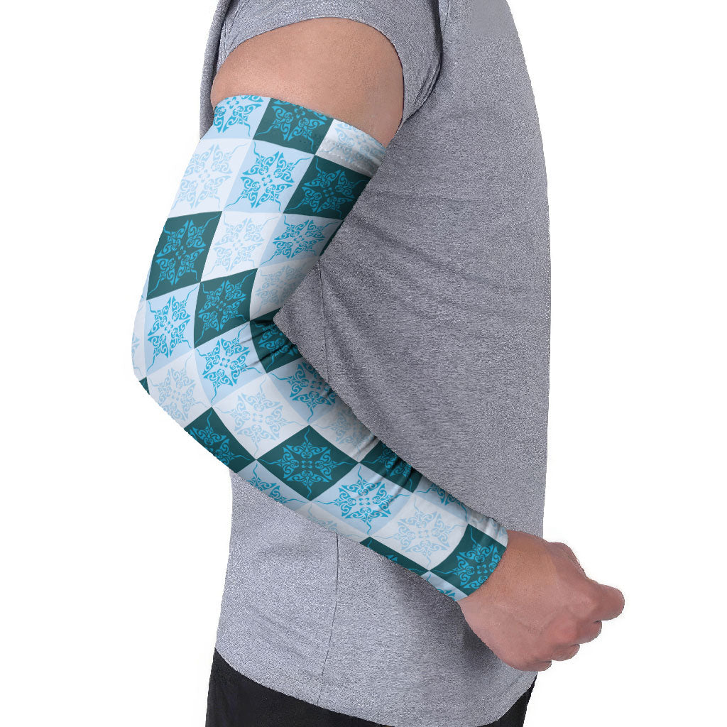 Cyan Manta Ray Hawaiian Quilt Motif Arm Sleeves