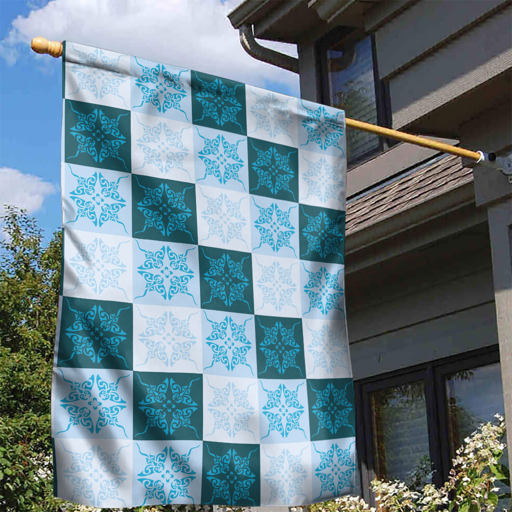 Cyan Manta Ray Hawaiian Quilt Motif Garden Flag