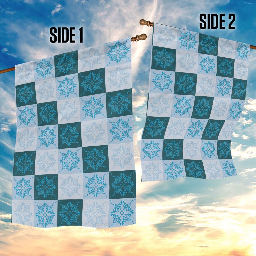 Cyan Manta Ray Hawaiian Quilt Motif Garden Flag