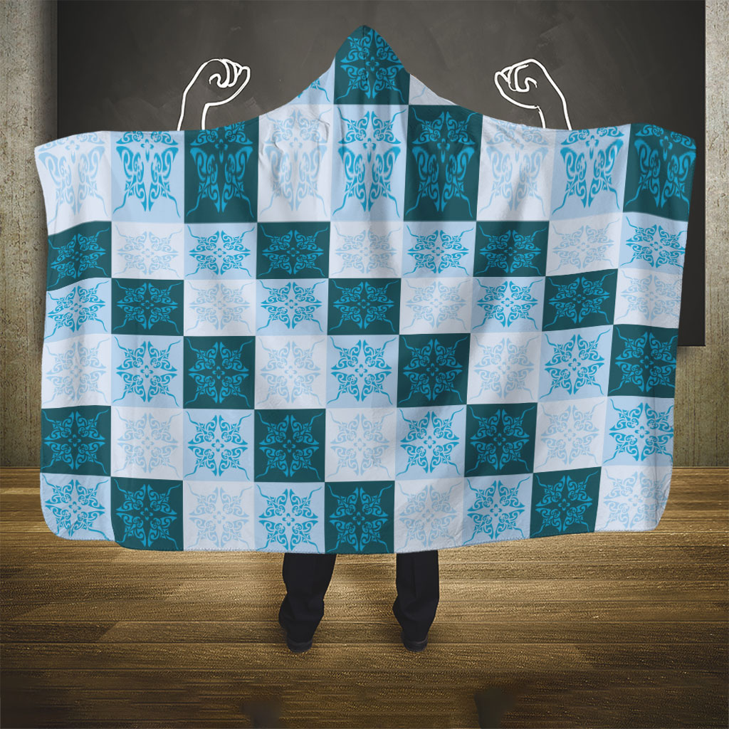 Cyan Manta Ray Hawaiian Quilt Motif Hooded Blanket