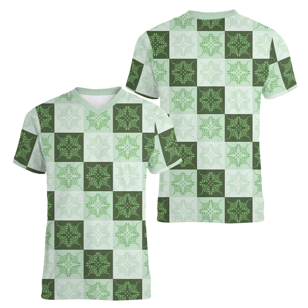 Sage Green Manta Ray Hawaiian Quilt Motif Women V-Neck T-Shirt