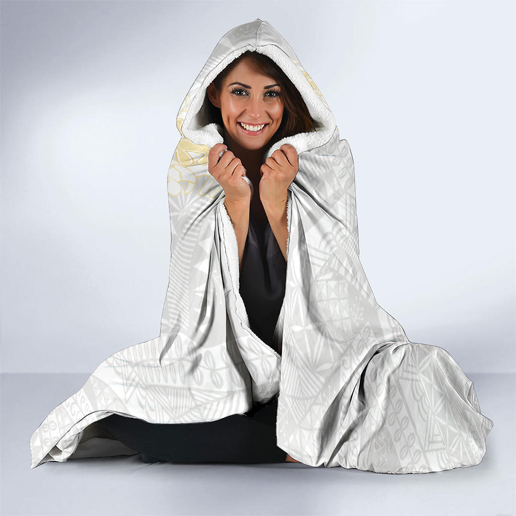 Niue White Sunday Hooded Blanket Niuean Hiapo With Puakenikeni Lei LT05 - Polynesian Pride