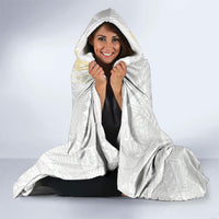 Niue White Sunday Hooded Blanket Niuean Hiapo With Puakenikeni Lei LT05 - Polynesian Pride