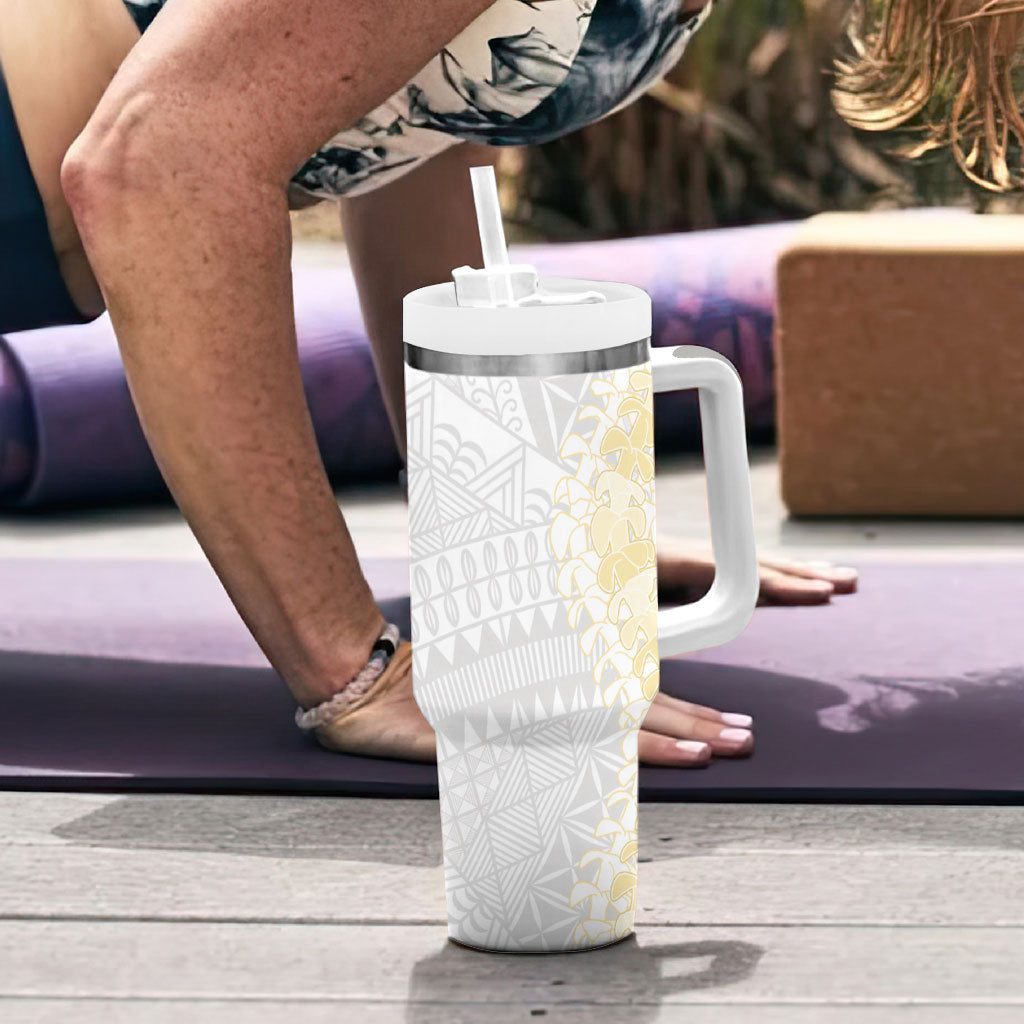 Niue White Sunday Tumbler With Handle Niuean Hiapo With Puakenikeni Lei LT05 - Polynesian Pride