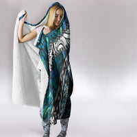 New Zealand Aotearoa Hooded Blanket Maori Hei Rehua Paua Shell Glitter Green