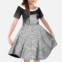 New Zealand Aotearoa Ruru Family Matching Off Shoulder Maxi Dress and Hawaiian Shirt Maori Fern Art Black LT05 Daughter's Dress Black - Polynesian Pride