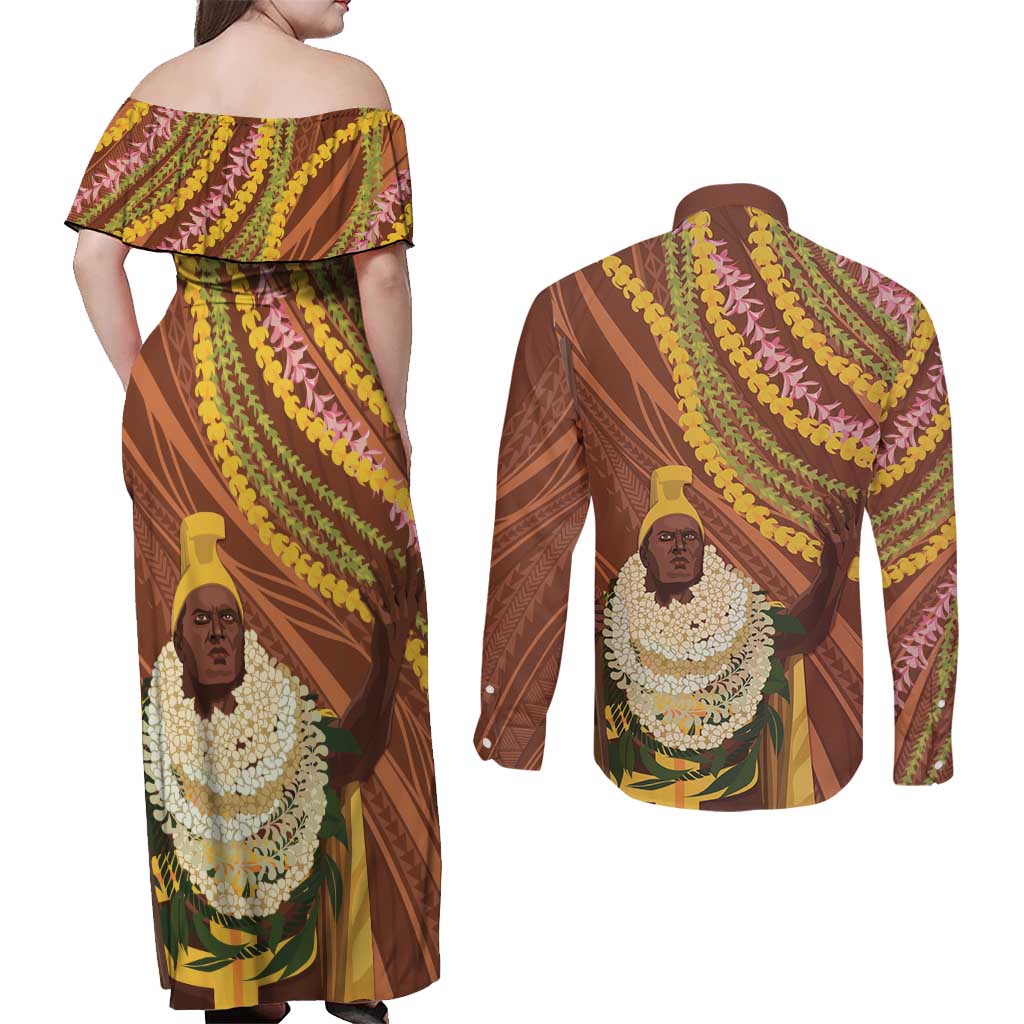 Hawaii King Kamehameha Couples Matching Off Shoulder Maxi Dress and Long Sleeve Button Shirt Hawaiian Kakau Pattern With Leis