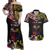 Tokelau And Aotearoa Couples Matching Off Shoulder Maxi Dress and Hawaiian Shirt Together For Te Tiriti O Waitangi LT05 Black - Polynesian Pride