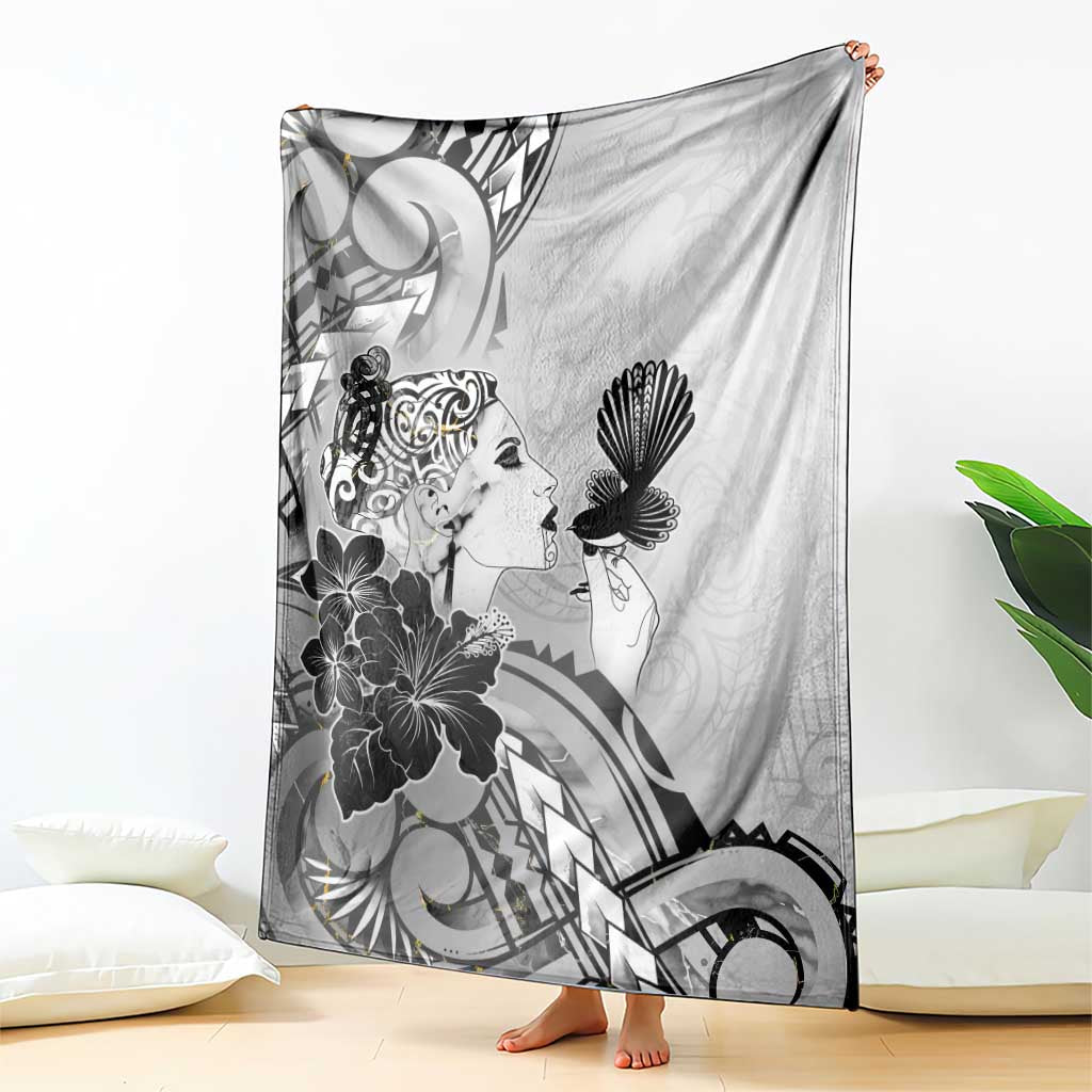 Aotearoa Maori Wahine Blanket Fantail Bird Black Gold Marble