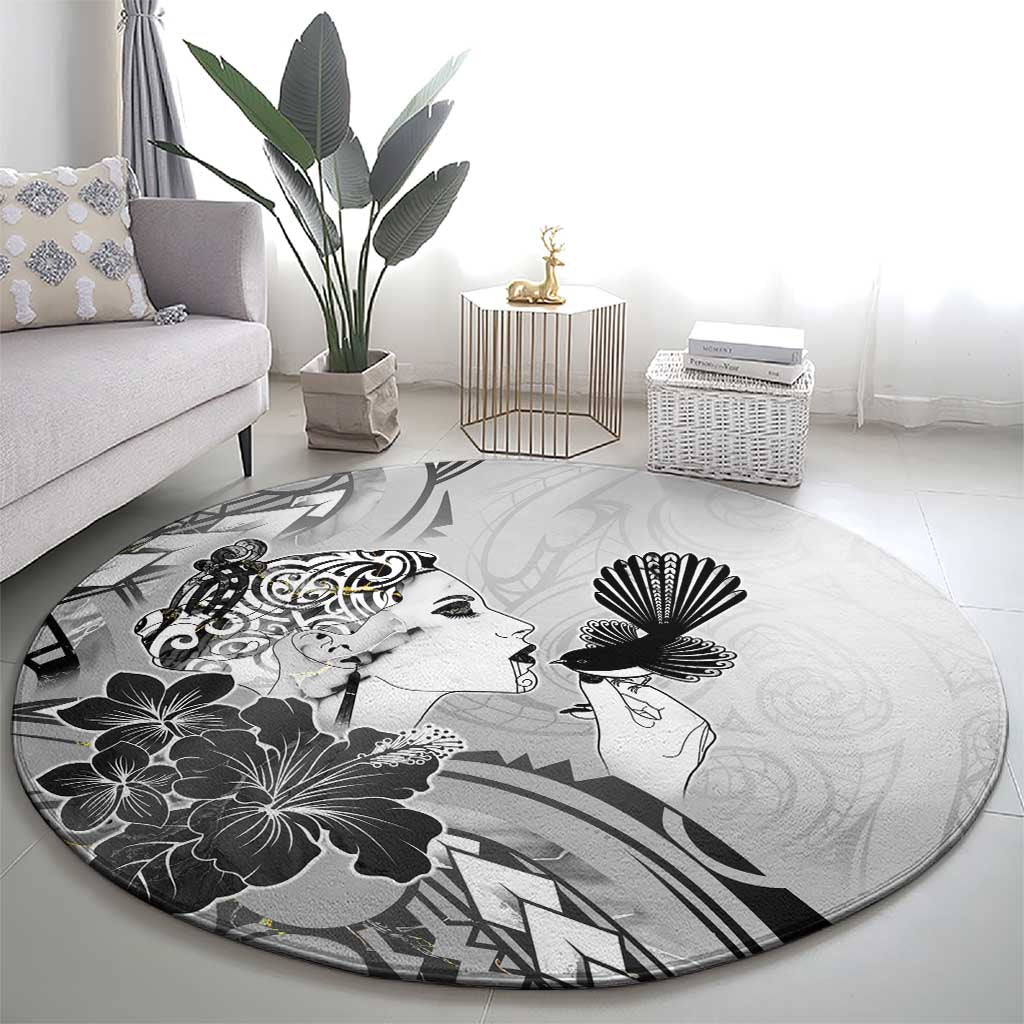 Aotearoa Maori Wahine Round Carpet Fantail Bird Black Gold Marble