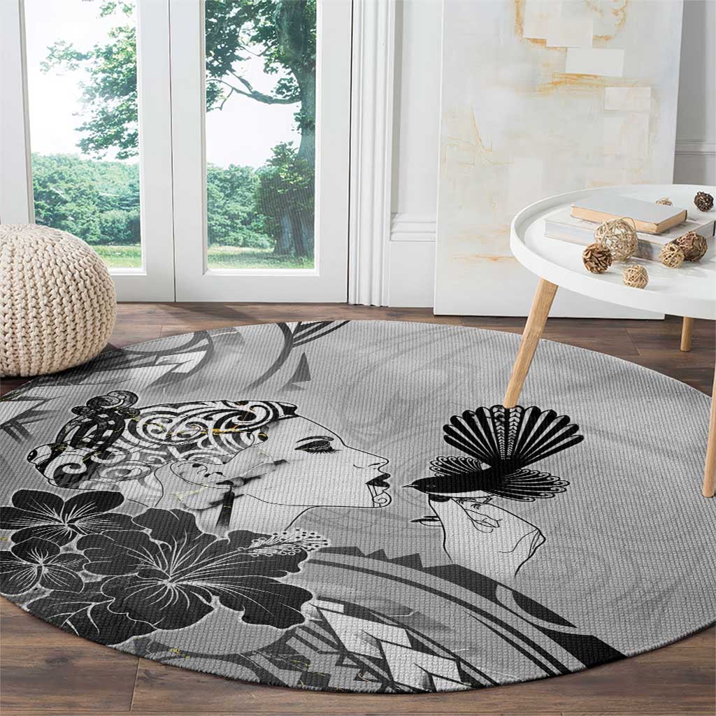 Aotearoa Maori Wahine Round Carpet Fantail Bird Black Gold Marble