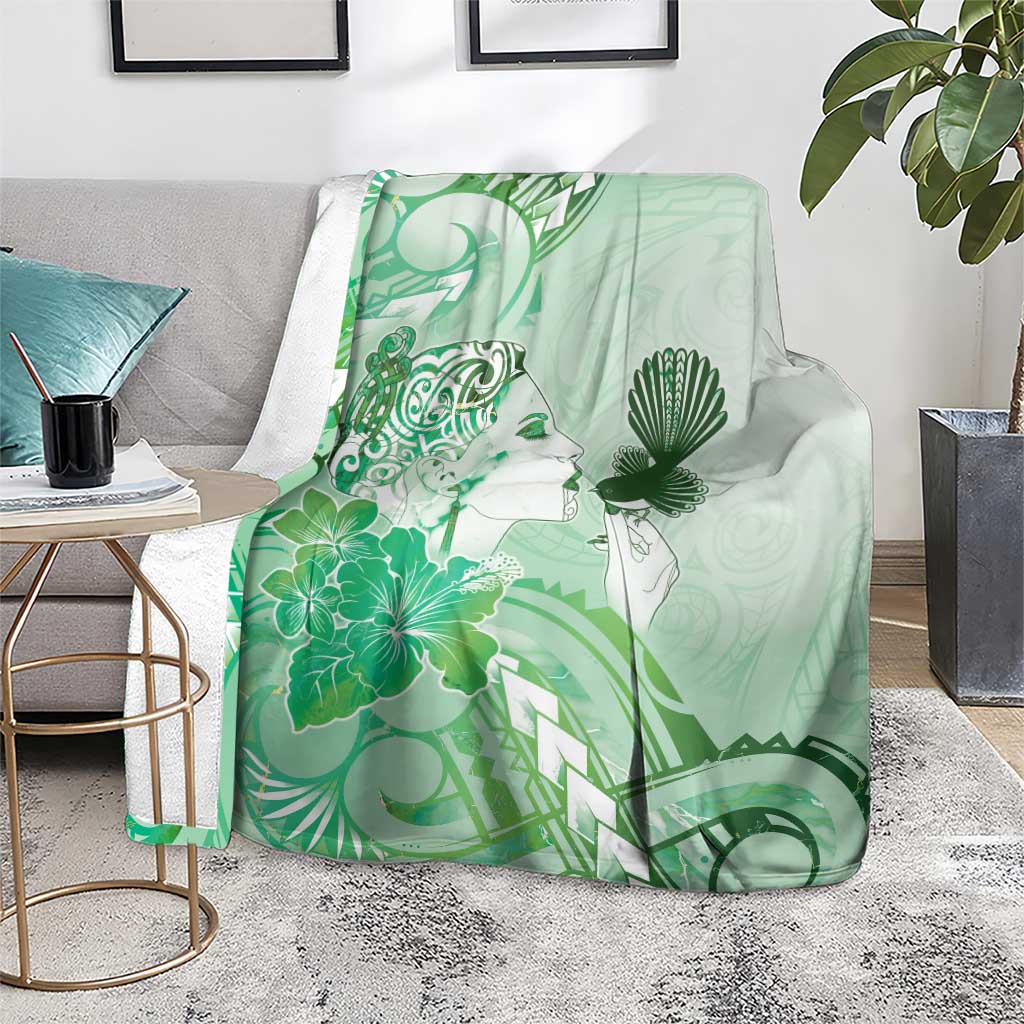Aotearoa Maori Wahine Blanket Fantail Bird Green Gold Marble