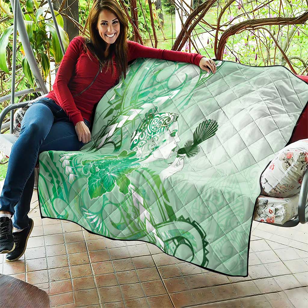 Aotearoa Maori Wahine Quilt Fantail Bird Green Gold Marble