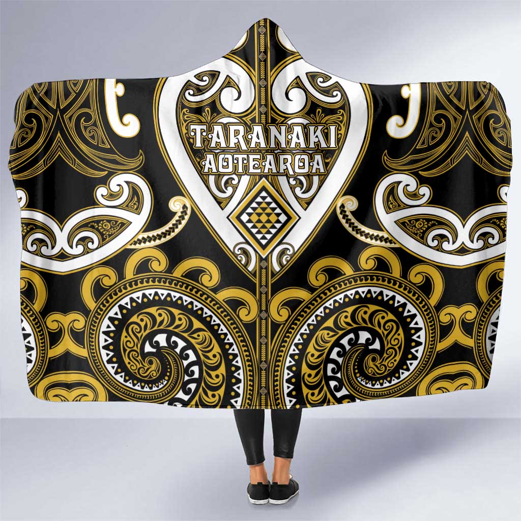 Aotearoa Taranaki Hooded Blanket Maori Tribal Pattern