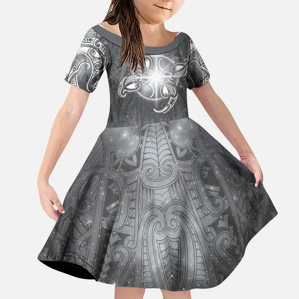New Zealand Matariki Ururangi Family Matching Summer Maxi Dress and Hawaiian Shirt Maori Moko Grey Galaxy LT05 Daughter's Dress Grey - Polynesian Pride